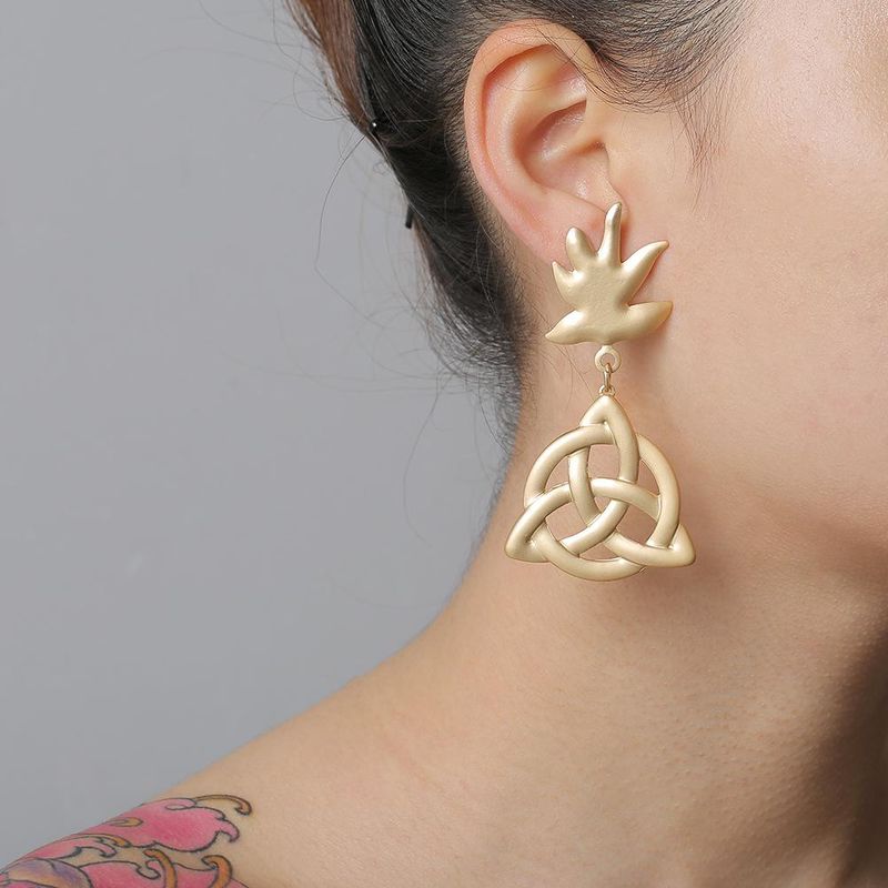 New Fashion Metal Pineapple Shape Earrings Retro Simple Gold Alloy Earrings Wholesale