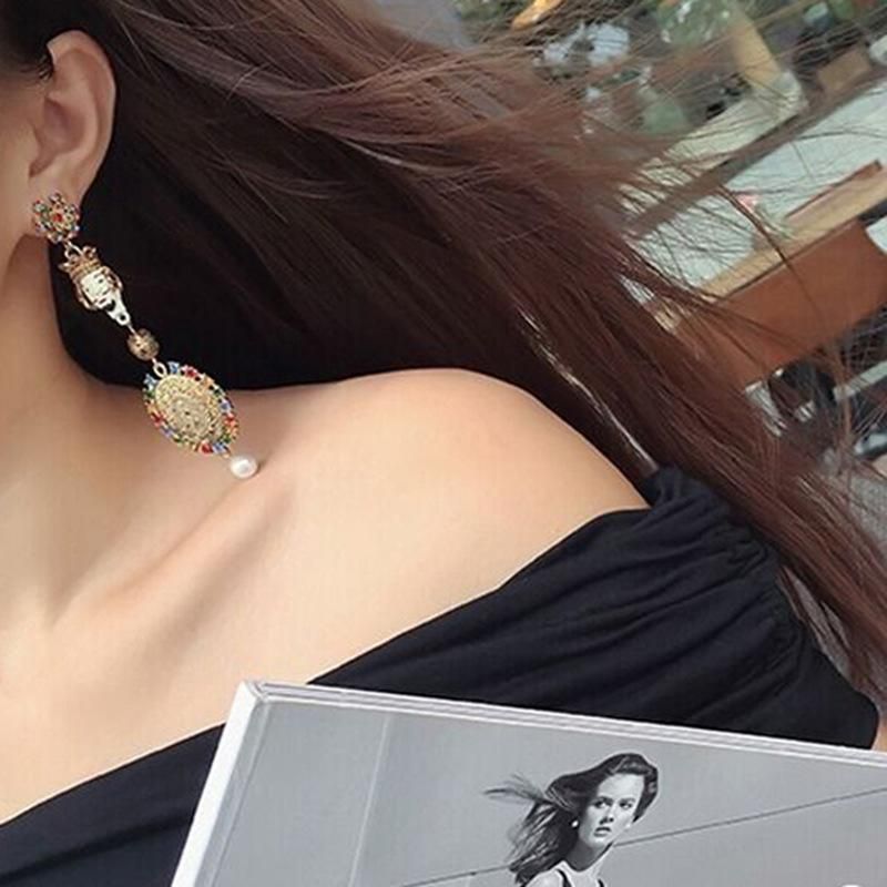 New Fashion Baroque With The Same Paragraph Long Retro Earrings Wholesale