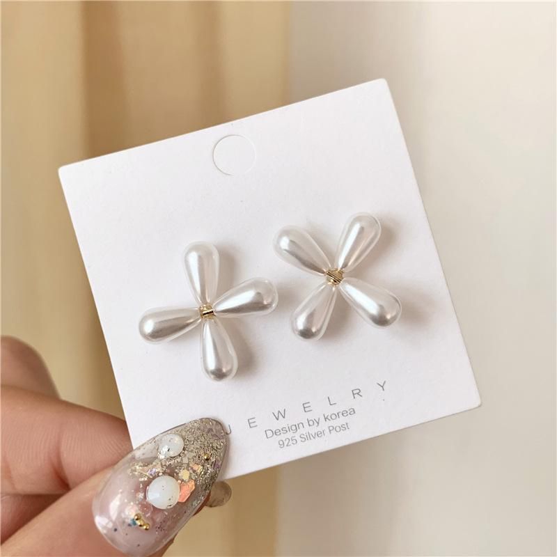 2020 Neue Trend Ige Koreanische Süße, Einfache Und Niedliche Vier Blättrige Blumen Ohrringe Weibliche All-match-temperament-perlen Ohrringe