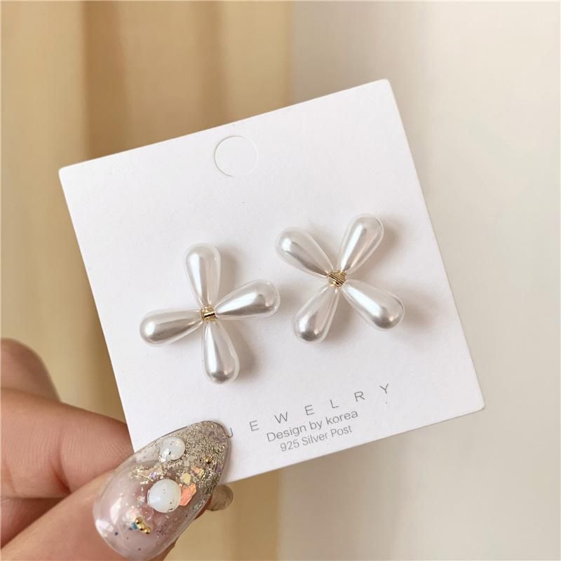 Nueva Moda Dulce Simple Y Encantador Cuatro Pétalos Pendientes De Flores Al Por Mayor