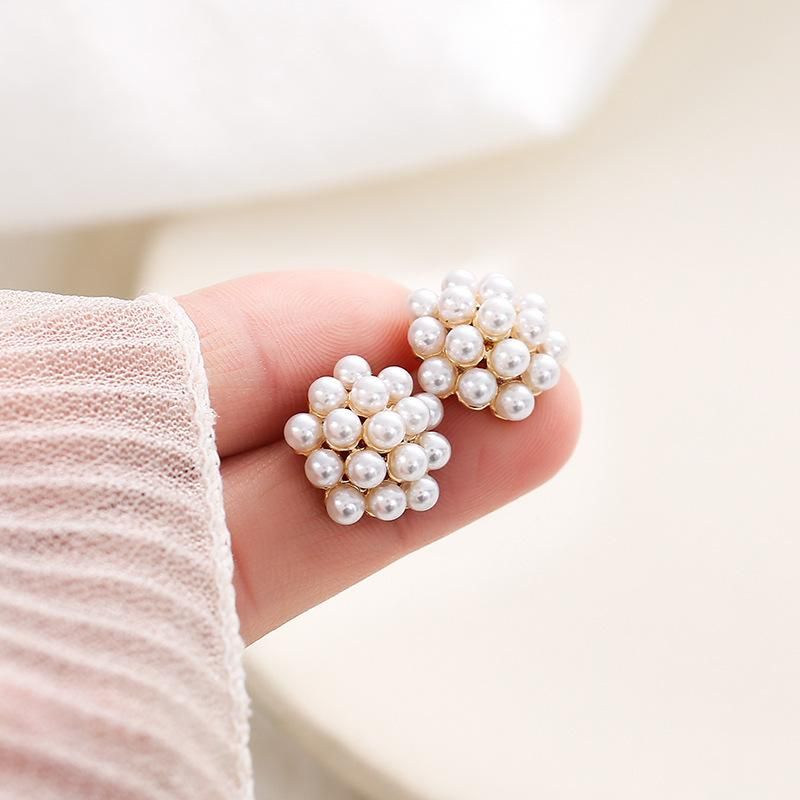 Korean New Fashion Irregular Pearl Ball Retro Earrings Nihaojewelry Wholesale