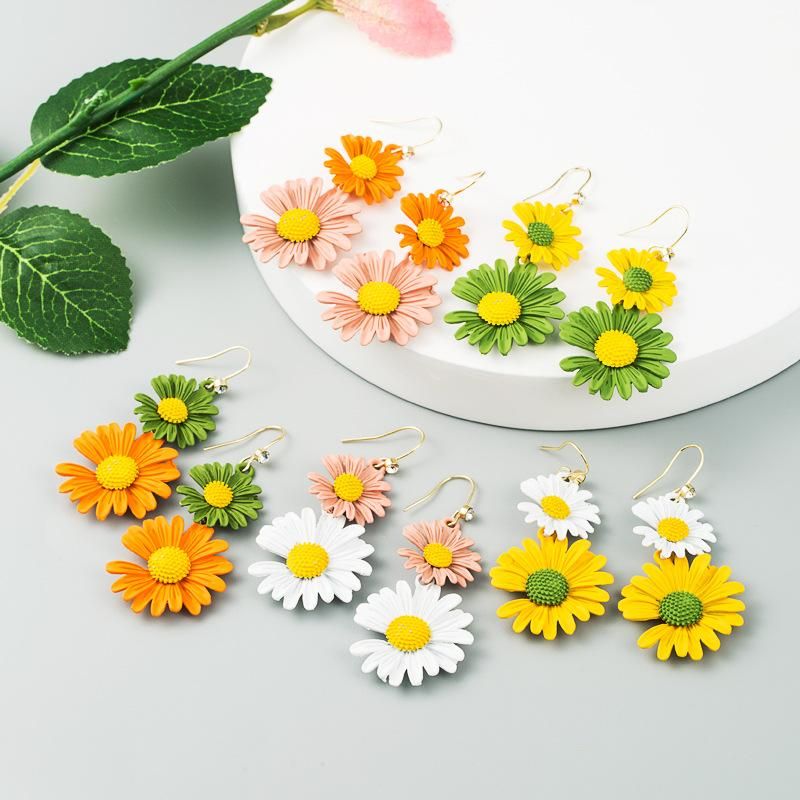 Korean New Fashion Simple Small Daisy Earrings Contrast Color Alloy Flower Earrings