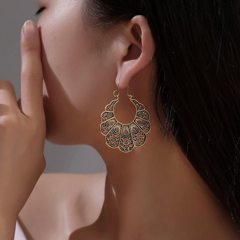 New Fashion Retro Carved Hollow Flower Geometric Earrings Antique Pattern Earrings For Women Wholesale