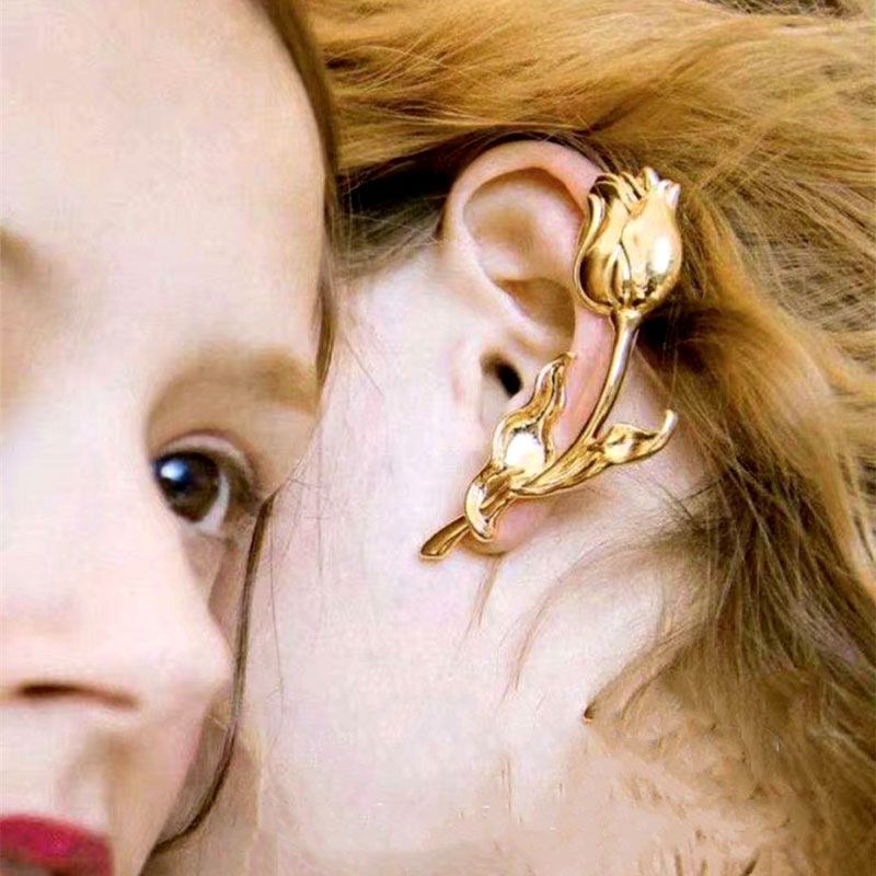 Retro Three-dimensional Rose Earrings Nihaojewelry Wholesale Fashion Exaggerated Golden Rose Earrings Texture Earrings Ear Clips