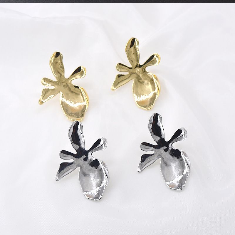 925 Silver Needle Hypoallergenic Maple Leaf Metal Retro Earrings  Baroque Fashion  Earrings  Nihaojewelry Wholesale
