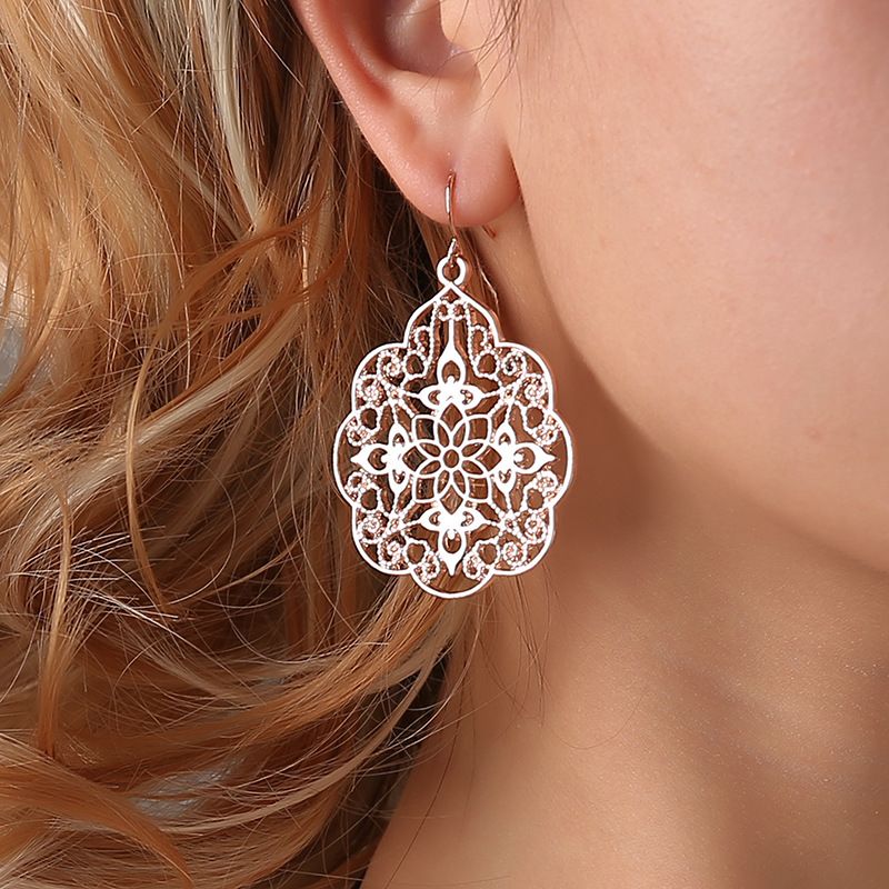 New Fashion Palace Plaid Hollow Earrings Hot Selling Alloy Plating Earrings Nihaojewelry Wholesale