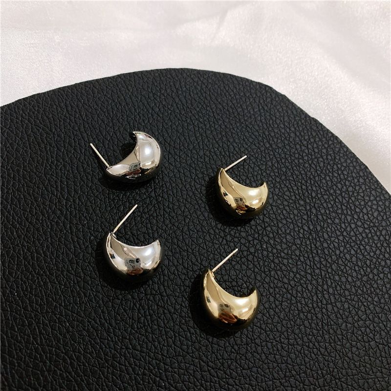French High-quality C-shaped Hollow Metal Earrings Frosty U-shaped Surface High-end Niche Elegant Earrings Wholesale