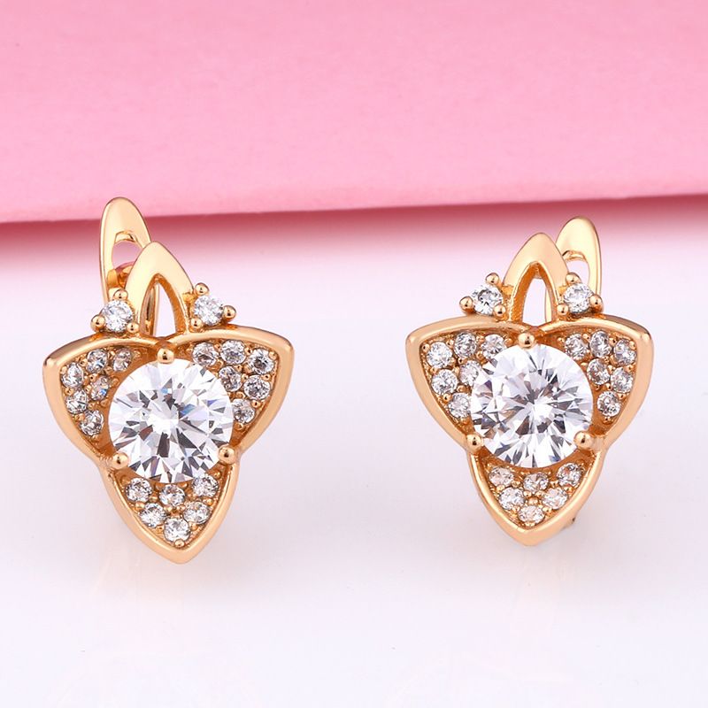 New Accessories Nihaojewelry Wholesale Retro French Light Luxury Flower Earrings Female Diamond Earrings Short Earrings