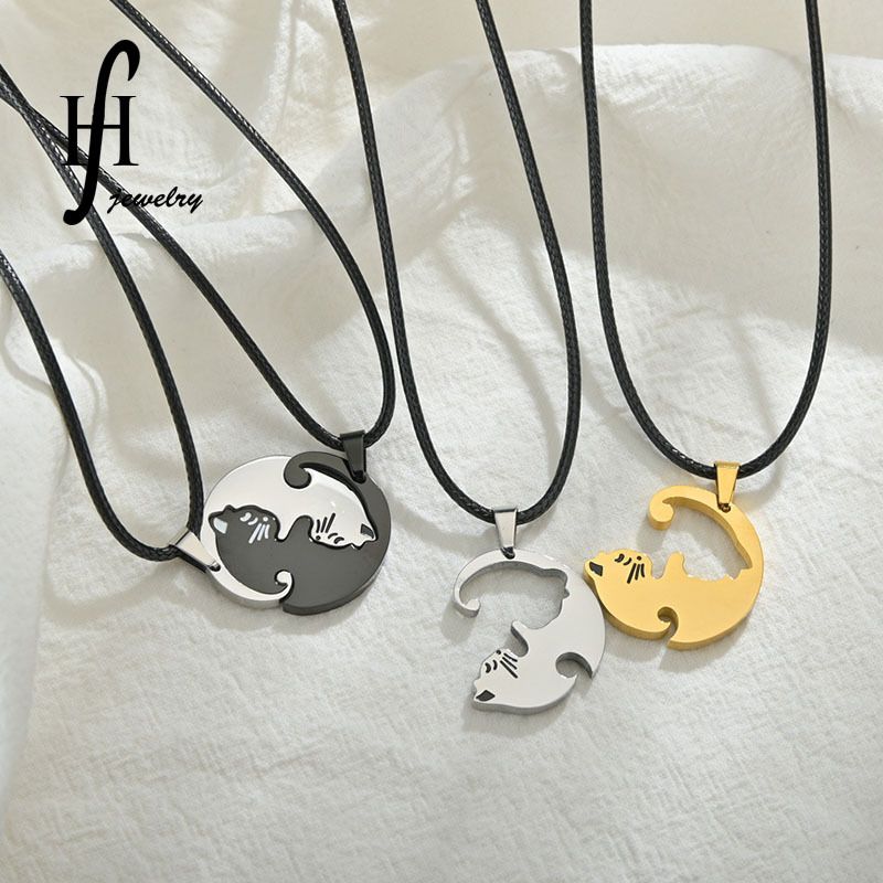 Simple Creative Embrace Love Cat Necklace Stainless Steel Round Card Couple Stitching Necklace Nihaojewelry Wholesale
