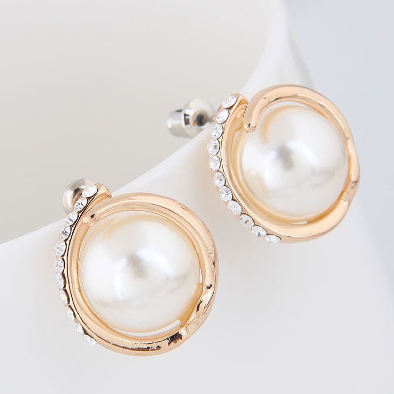 Boutique Korean Fashion Metal Sweet And Elegant Simple Pearl Personality Temperament Earrings Wholesale Nihaojewelry