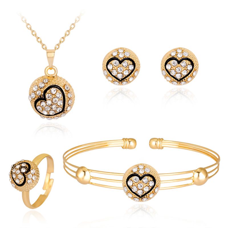 Modèles De Vente Chaude Amour Kc Alliage Plaqué Diamant Collier Boucles D&#39;oreilles Bague Bracelet Quatre Pièces En Gros Nihaojewelry