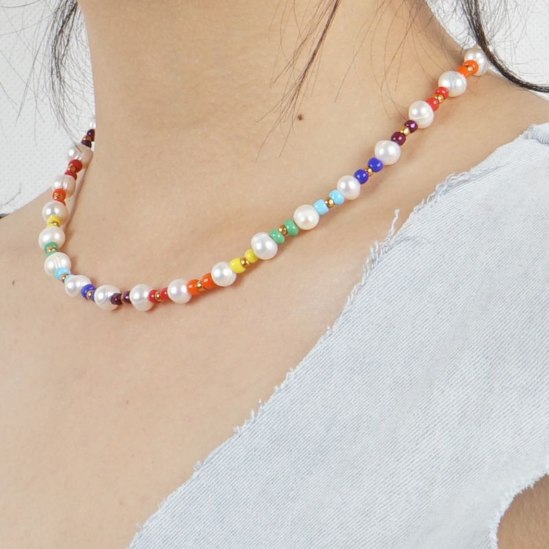 Europäische Und Amerikanische Mode Natürliche Süßwasser Perlen Weibliche Halskette Böhmische Strand Farbe Reis Perlen Gewebt Hand Gefertigten Schmuck