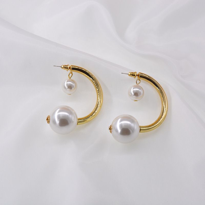 Visage Rond Perle Exagérée Cercle Sens Élevé Boucles D&#39;oreilles Élégantes Simple Gros Nihaojewelry