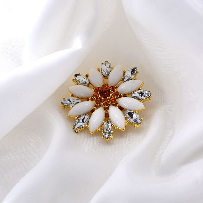 New Diamond-studded Flowers Fashion Brooch Trendy Daisy Brooch Wild Clothing Jewelry Wholesale Nihaojewelry