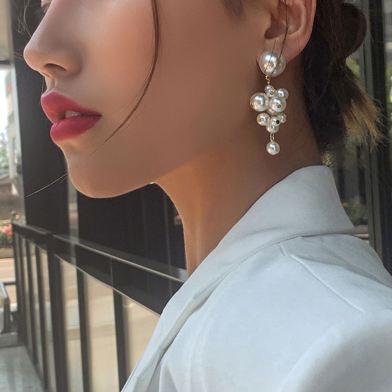 E8291 Korea Dongdaemun Neue Süße Temperament Lange Ohrringe Koreanische Mode Nachahmung Perle Trauben Ohrringe