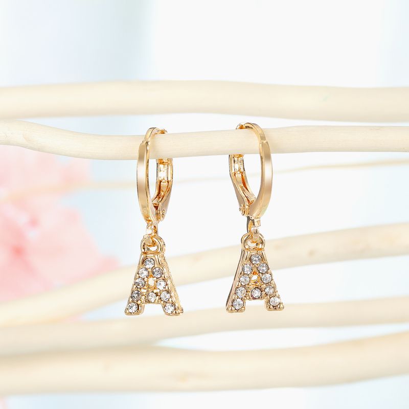 Bijoux De Mode Alphabet Oreille Anneau Créatif Point Diamant Alphabet Anglais Boucle D'oreille Simple Diamant Boucles D'oreilles Petites Boucles D'oreilles En Gros Niihaojewelry