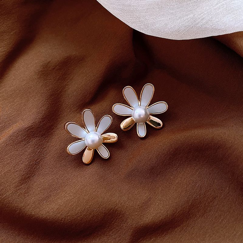 Korean New Fashion 925 Silver Pin French High-grade Earrings Daisy Petal Pearl  Earrings Wholesale Nihaojewelry