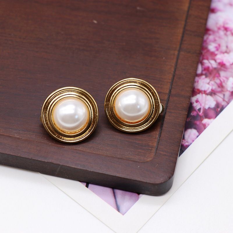 White Round Elegant Earrings Ear Clip Gold Alloy Base White Resin Pearl Ear Clip Wholesale Nihaojewelry