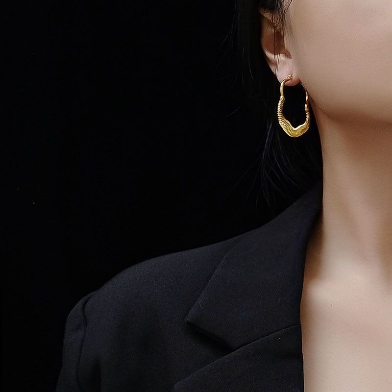 Blumen Im Koreanischen Stil Weiwei-stil Feder Draht Ohrringe Aus Titans Tahl Material Mit 18 Karat Echten Gold-ohrringen Ein Stück F280