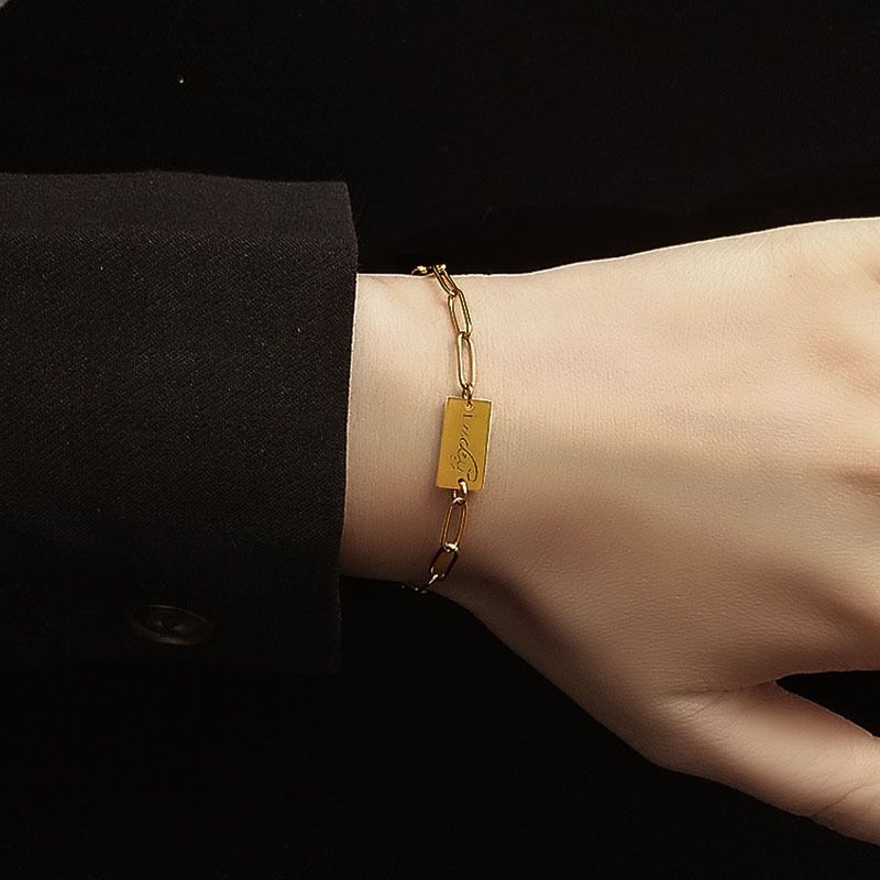 Koreanische Weihnachts Schmuck Im Ins-stil Mode Nische Lucky Brief Quadratisches Marken Armband Edelstahl 18 Karat Gold E104