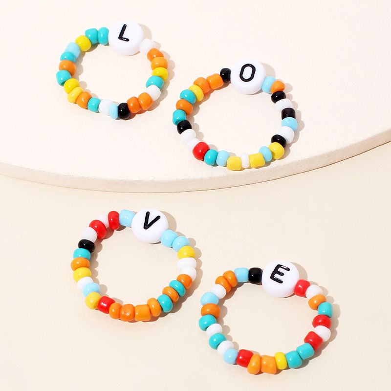 Europäischer Und Amerikanischer Grenz Überschreiten Der Heißer Verkauf Neuer Ring Damen Einfache Farbe Reis Perlen Love Ring Buchstaben 4-teiliger Hands Chmuck Ring