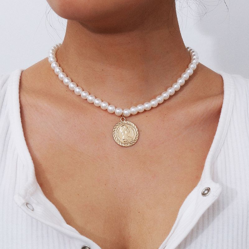 Creative Fashion Simple New Pearl Necklace Retro Ethnic Style Alloy Pendant Necklace Wholesale Nihaojewelry