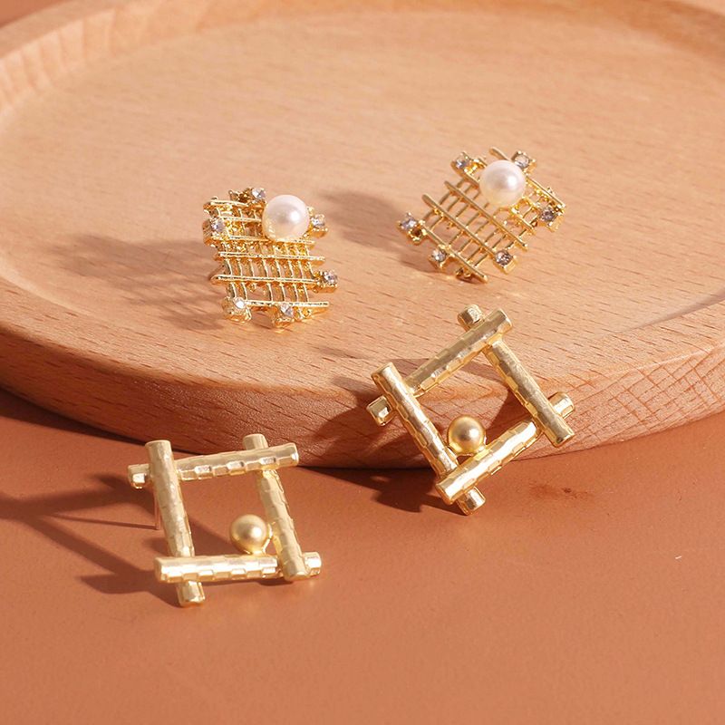 Retro  Square Fashion Pearl Alloy Earrings Wild Mesh Hollow Rhinestone Earrings  Nihaojewelry Wholesale