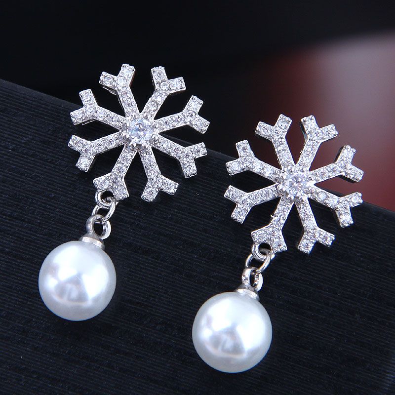 Exquisita Moda Coreana Dulce Micro-incrustaciones De Circón Pendientes De Perlas De Copo De Nieve Pendientes De Cobre Al Por Mayor Nihaojewelry