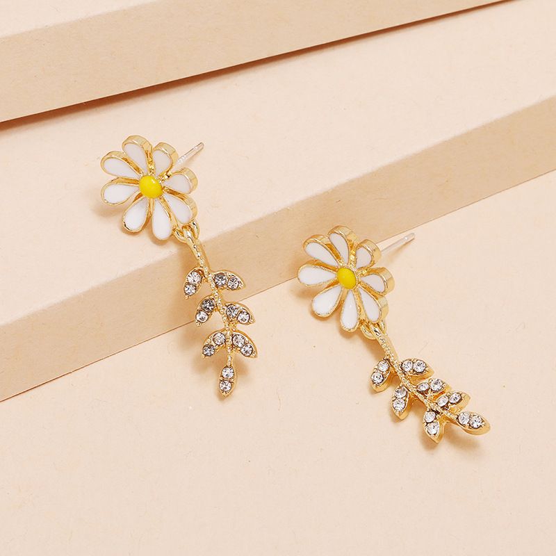 Simple And Small New Daisy Flower Korean Fashion Diamond Sun Flower Earrings