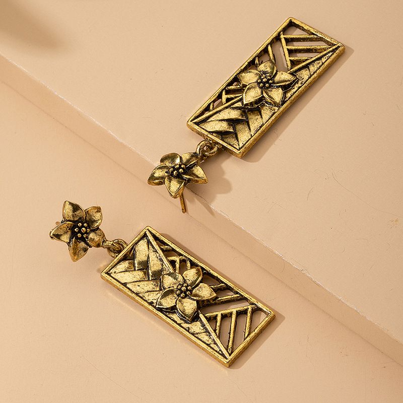 New French Retro Flower Earrings Geometric Hollow Simple Palace Earrings Square Earrings Wholesale