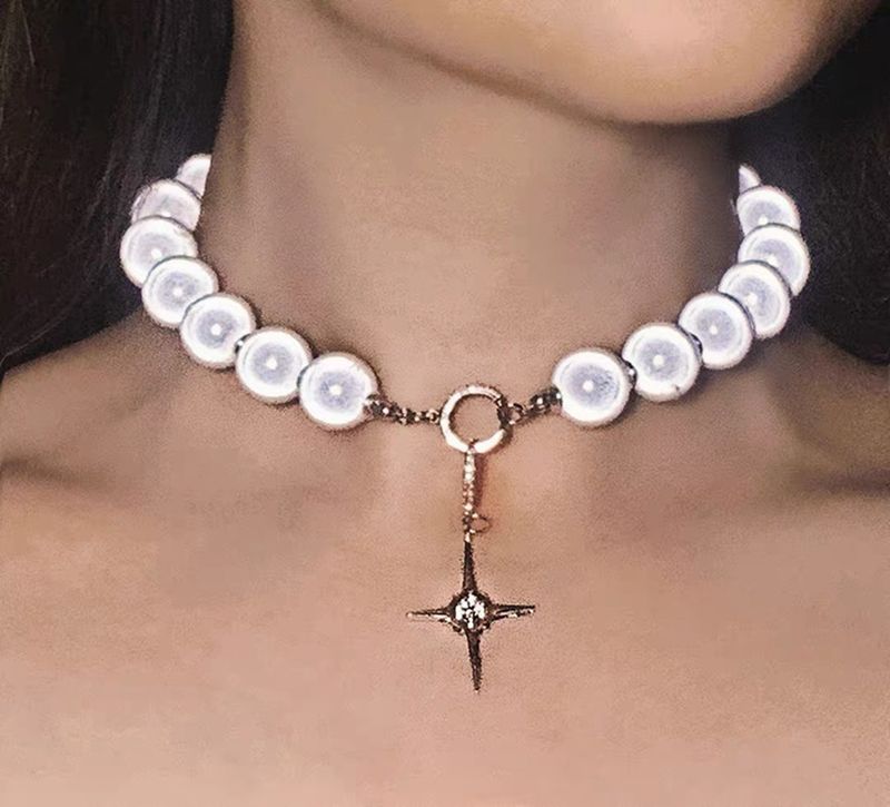 Exagéré Hip Hop Point Culminant Perle Diamant Croix Pendentif Clavicule Chaîne Ras Du Cou En Gros Nihaojewelry