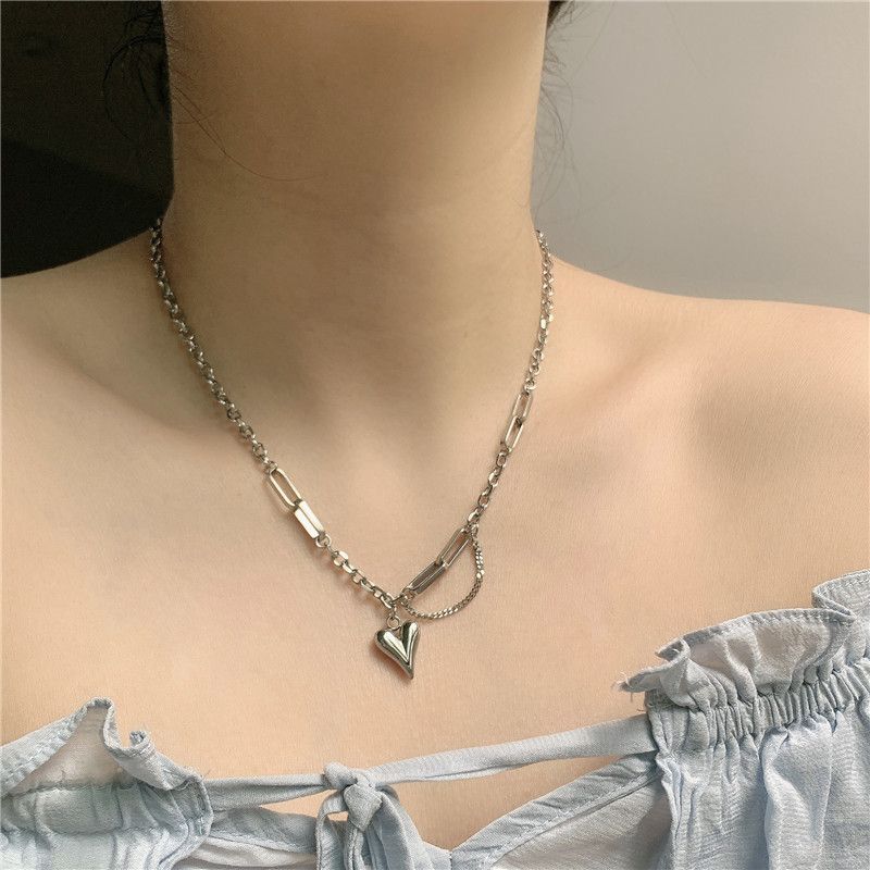 Koreanische Version Von Dongdaemun Isn Wind Titan Stahl Halskette Weibliches Design Liebe Anhänger Schlüsselbein Kette Anti-verfärbung