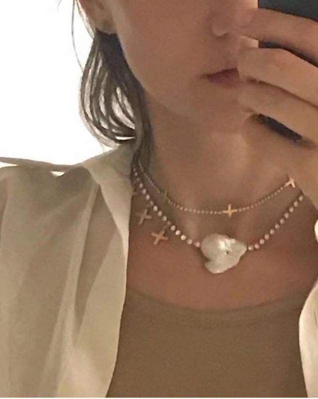 Collar De Aleación Simple Con Cruz De Diamantes Destellantes De Perlas Barrocas Para Mujer