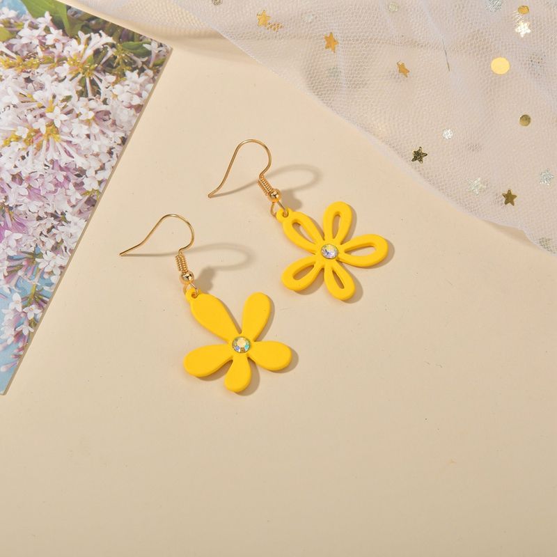 Boucles D&#39;oreilles Simples Creuses Asymétriques New Korea Flower