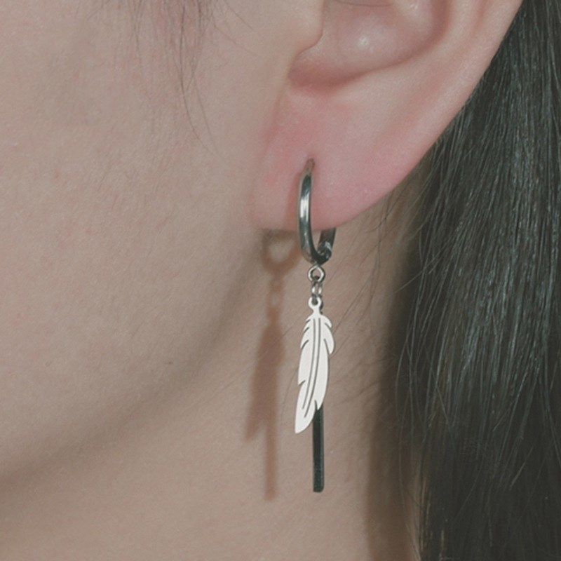 Koreanische Version Der Feder Quaste Ohrringe Neue Ohrringe Punk Tide Persönlichkeit Titan Stahl Ohrringe Einfache Und Alte Einzel Blatt Ohrringe