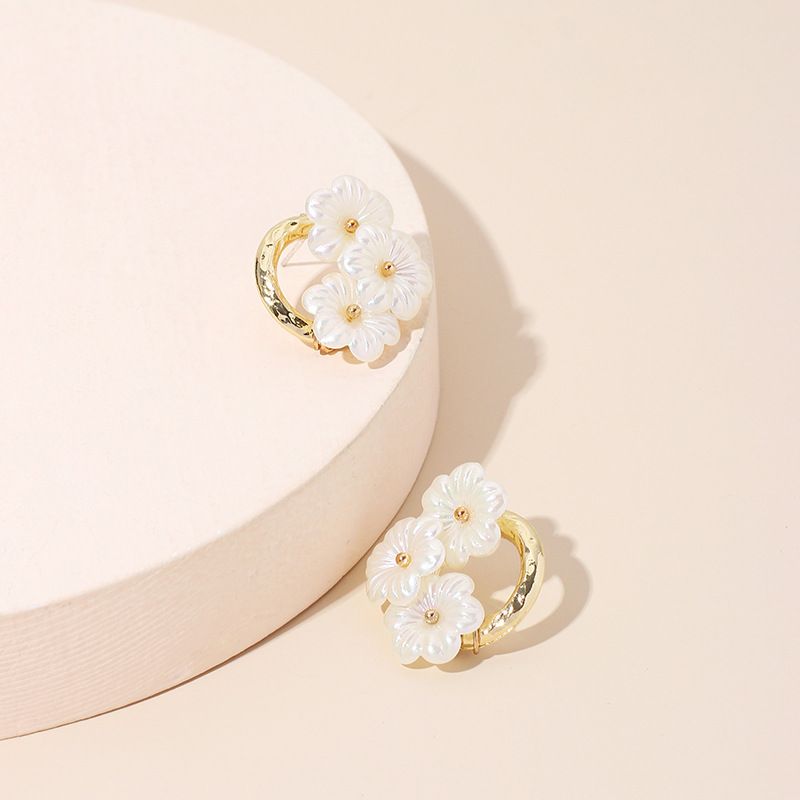 Pearl White Flower Resin Tide Korean Simple Fashion Wild Earrings For Women