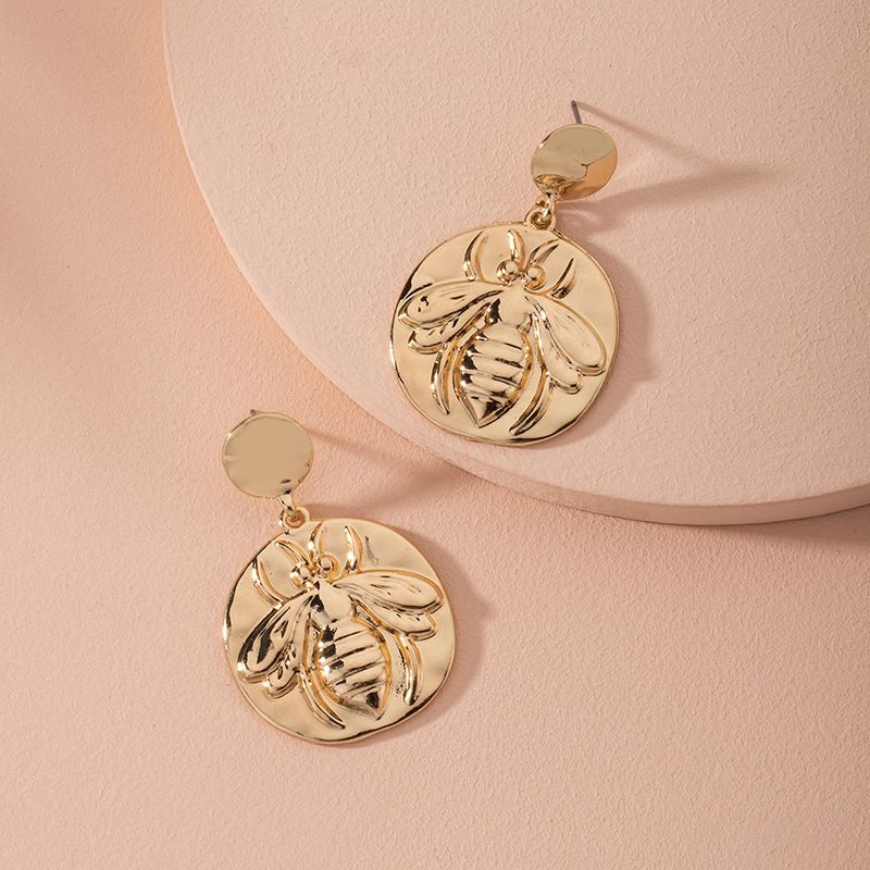 Korea's New Niche Small Bee Simple Girls Elegant Alloy Earrings Wholesale