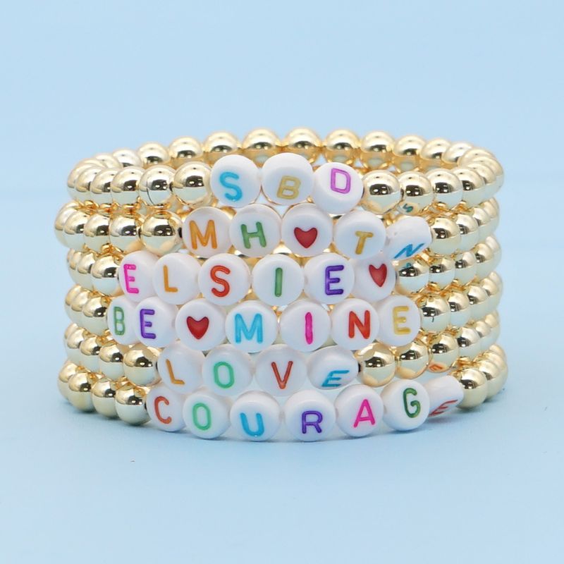 Fashiongold-plattierte Farbschonende Goldperlen Gestapelt Perlen Farbbuchstaben Armband