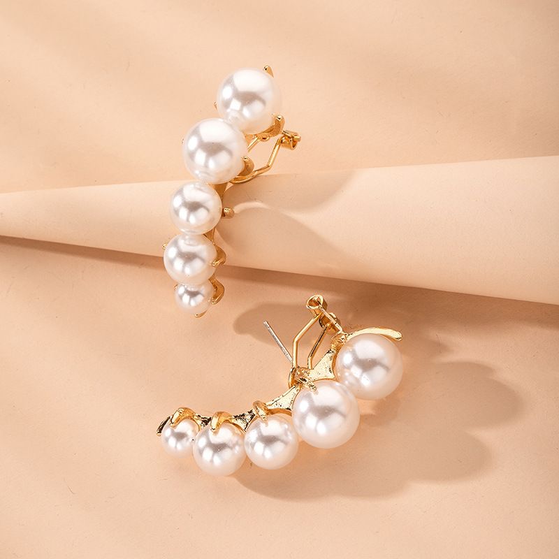Retro Silver Needle Simple Sense Exaggerated Gradient Pearl Earrings Wholesale