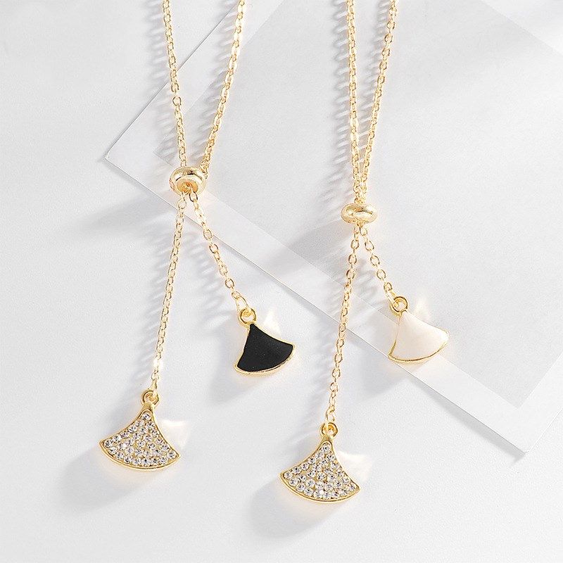 Korean Version Of The Small Skirt Sweet Wild Fan-shaped Clavicle Chain Mother-of-pearl Pendant Women's Necklace