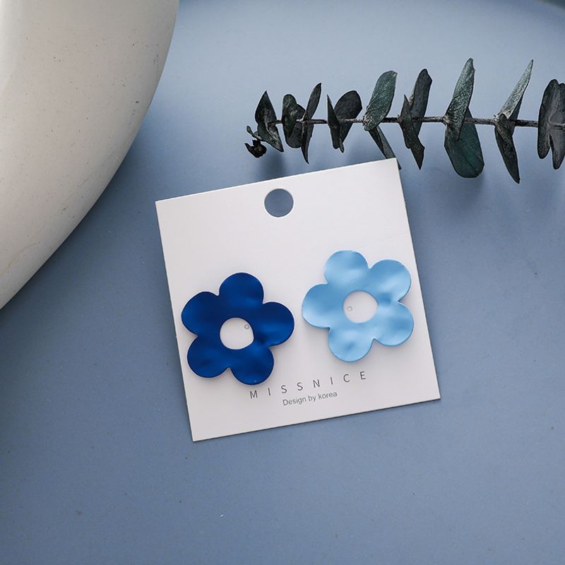 New Hit Color Geometric Flower Haze Blue Small Daisy Flower Alloy Earrings For Women