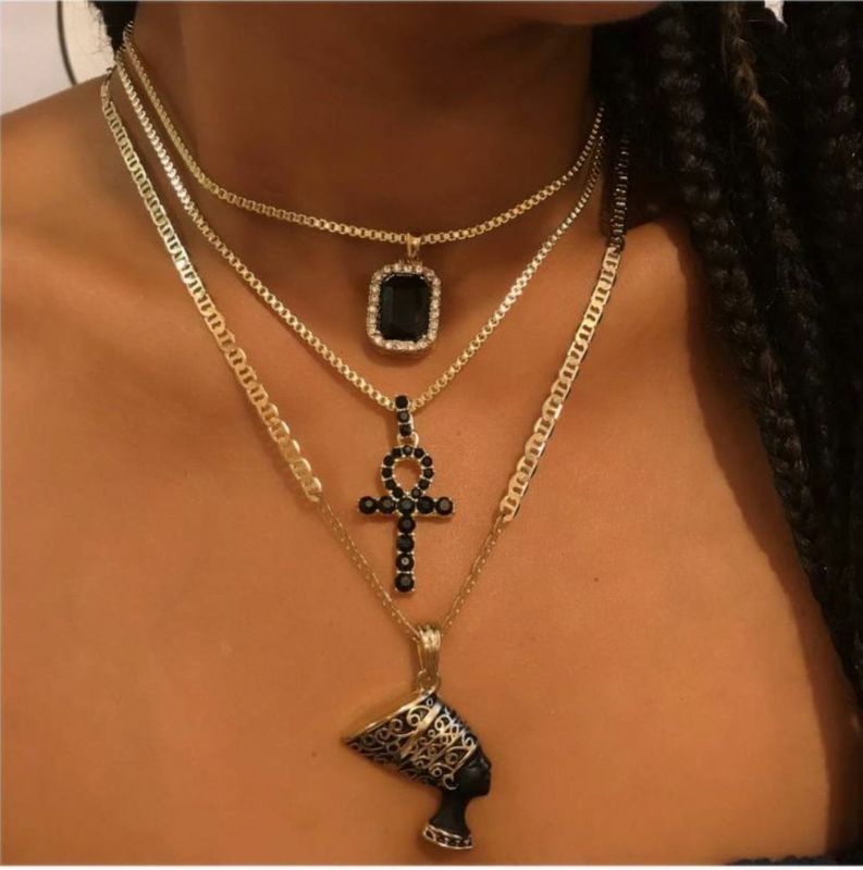 Übertriebene Mode Nachtclub Cross Head Porträt Anhänger Mehrschichtige Damenlegierung Neue Halskette