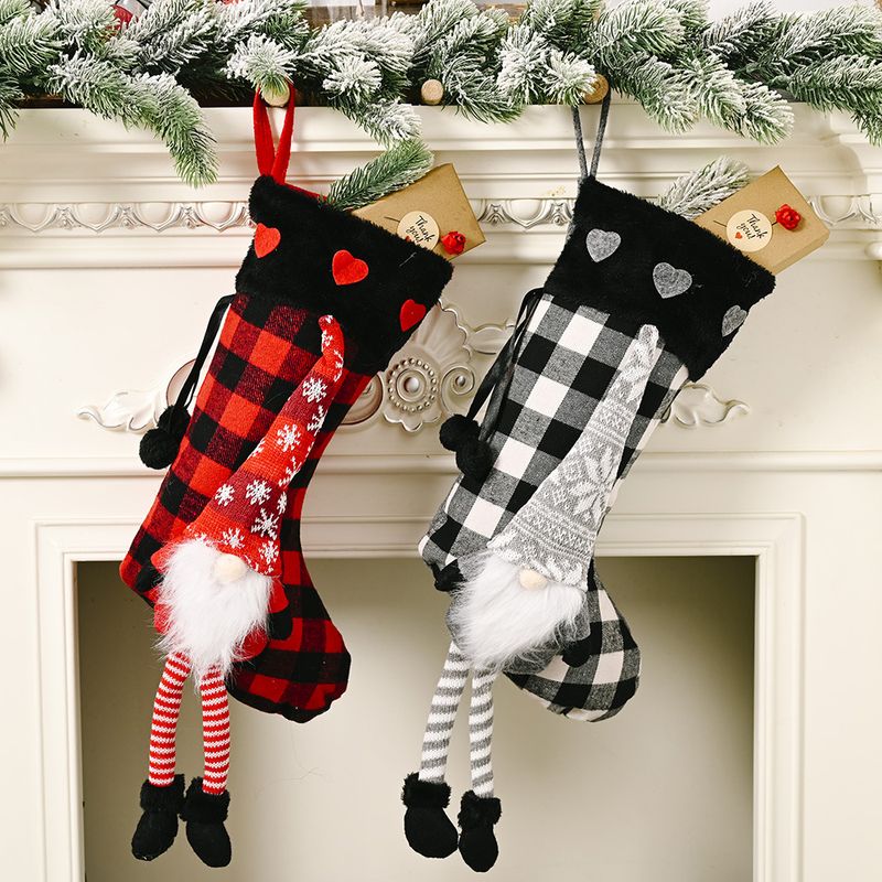 Haobei Christmas Supplies Red Love Fluff Hanging Leg Plaid Christmas Stockings Creative Decorative Socks Gift Socks For The Elderly