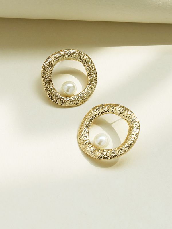 Hot Selling Popular Metal Texture Pearl Earrings Wholesale