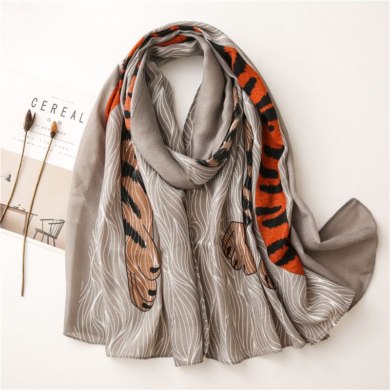 Hot Selling Fashion Leopard Print Sunscreen Shawl Silk Scarf Wholesale