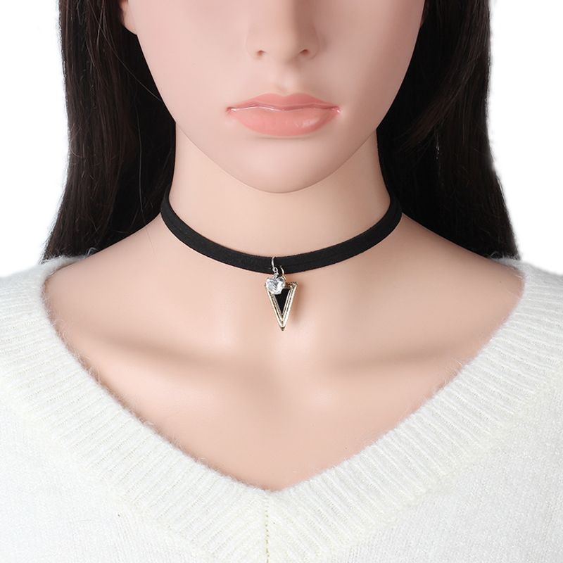 Nuevo Collar Corto De Triángulo Geométrico Tridimensional De Gargantilla De Circonita Caliente Para Mujer