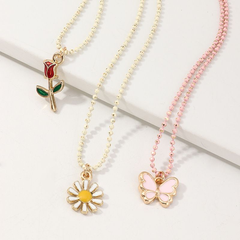 Fashion Drip Oil Small Daisy Pendant Girls Sweet Jewelry Gift Necklace Clavicle Chain