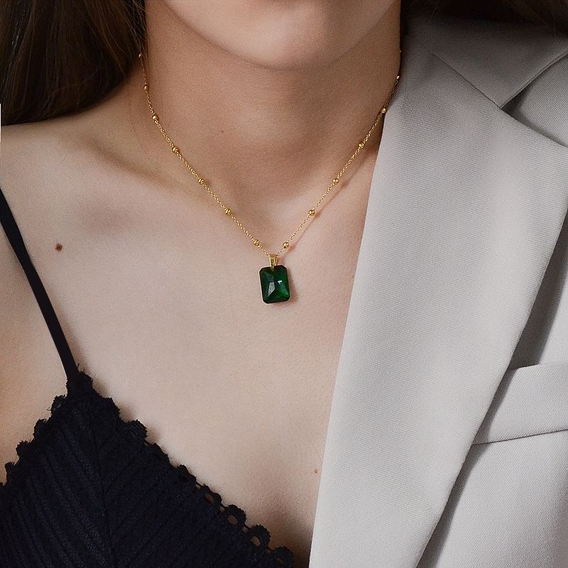 Retro Light Luxury All-match Peacock Emerald Gem Pendant Minimalist Titanium Steel Necklace