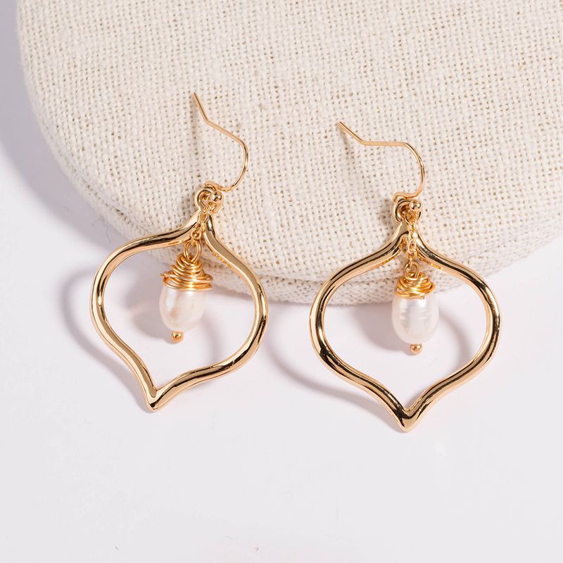 Gold Copper Wire Wrapped Natural Pearl Ear Hooks Peach Heart Metal Texture Earrings Earrings  Wholesale