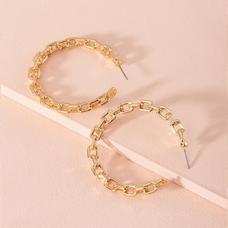 New Fashion Retro Minimalist Gold Alloy Earrings For Women Wholesale